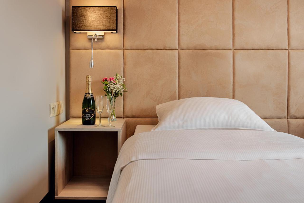 Citi Hotel'S Warszawa-Falenty 拉辛 外观 照片