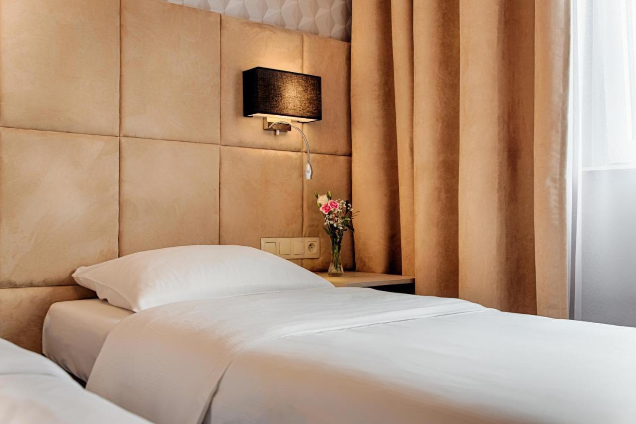 Citi Hotel'S Warszawa-Falenty 拉辛 外观 照片